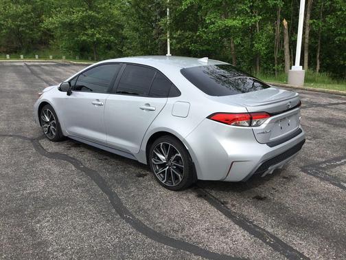 Classic Silver Metallic 2022 Toyota Corolla SE