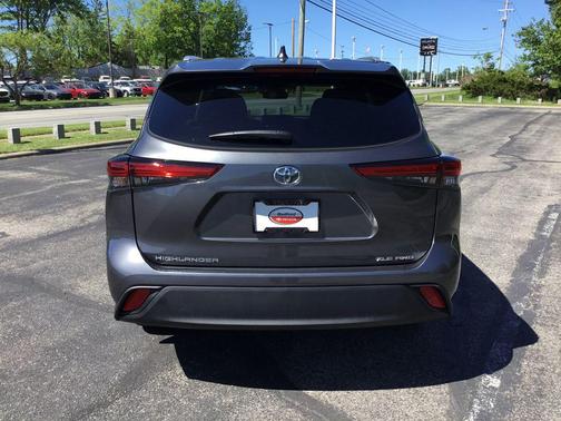 Magnetic Gray Metallic 2023 Toyota Highlander XLE