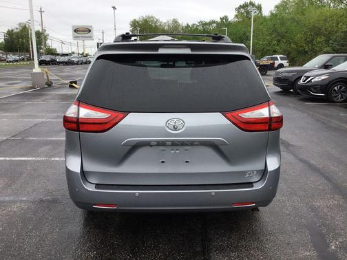 Silver Sky Metallic 2016 Toyota Sienna XLE