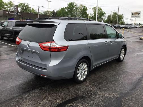 Silver Sky Metallic 2016 Toyota Sienna XLE
