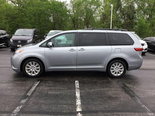 Silver Sky Metallic 2016 Toyota Sienna XLE