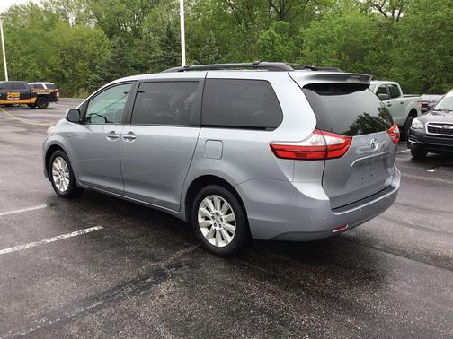 Silver Sky Metallic 2016 Toyota Sienna XLE