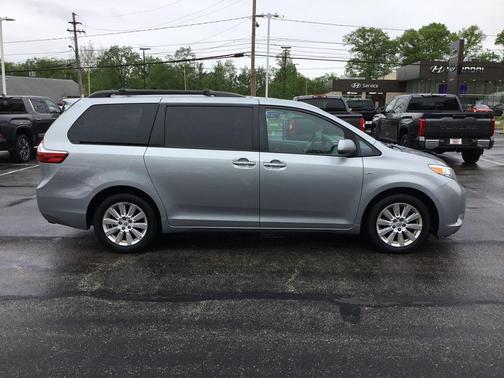 Silver Sky Metallic 2016 Toyota Sienna XLE