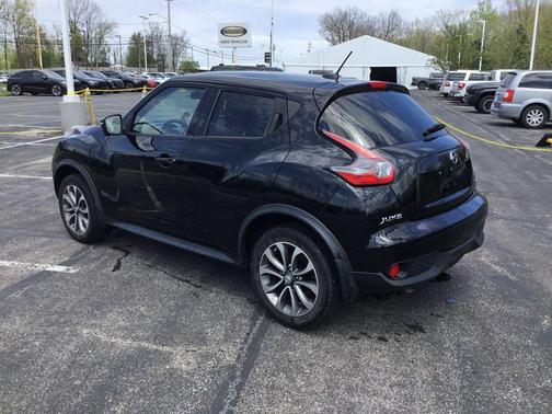 Super Black 2017 Nissan Juke SV
