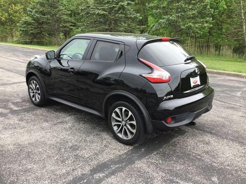 Super Black 2017 Nissan Juke SV