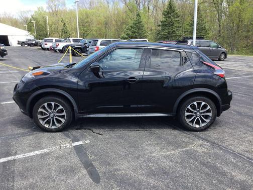 Super Black 2017 Nissan Juke SV