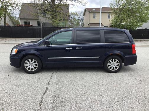 True Blue Pearlcoat 2016 Chrysler Town & Country Touring