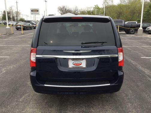 True Blue Pearlcoat 2016 Chrysler Town & Country Touring