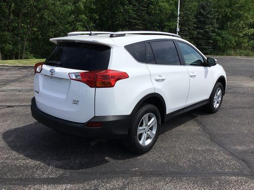 Super White 2013 Toyota RAV4 XLE