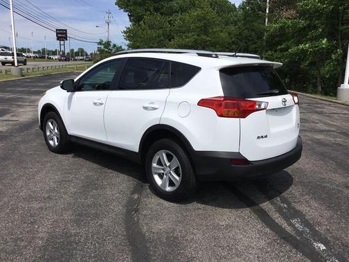 Super White 2013 Toyota RAV4 XLE