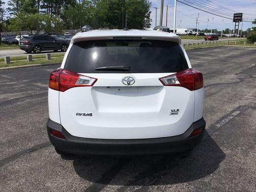 Super White 2013 Toyota RAV4 XLE