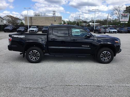 Midnight Black Metallic 2022 Toyota Tacoma TRD Sport