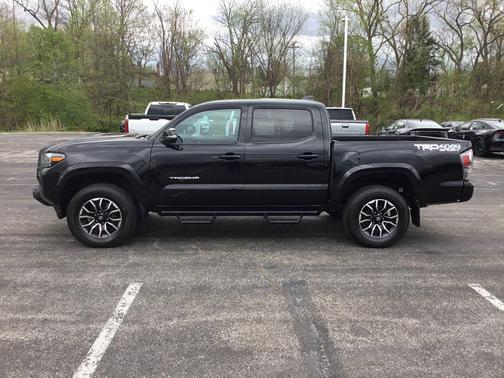 Midnight Black Metallic 2022 Toyota Tacoma TRD Sport