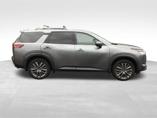 2022 Nissan Pathfinder SL 4WD
