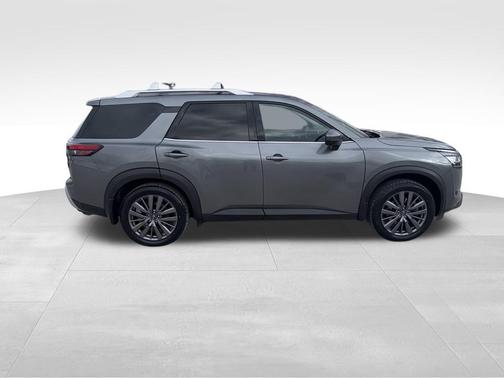 2022 Nissan Pathfinder SL 4WD