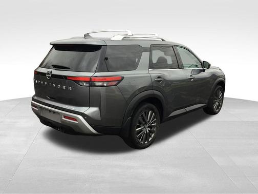 2022 Nissan Pathfinder SL 4WD