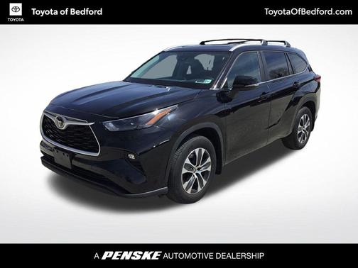 Midnight Black Metallic 2023 Toyota Highlander XLE