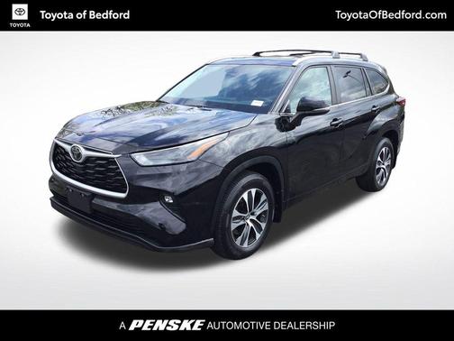 Midnight Black Metallic 2023 Toyota Highlander XLE