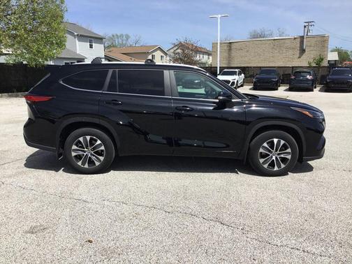 Midnight Black Metallic 2023 Toyota Highlander XLE