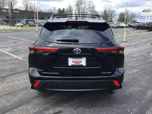 Midnight Black Metallic 2023 Toyota Highlander XLE