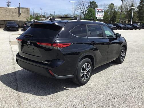Midnight Black Metallic 2023 Toyota Highlander XLE