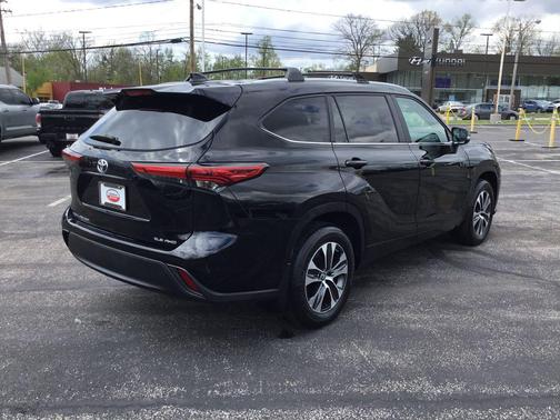 Midnight Black Metallic 2023 Toyota Highlander XLE
