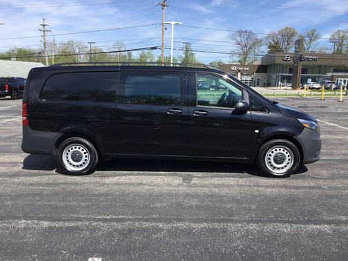 Obsidian Black Metallic 2022 Mercedes-Benz Metris Base