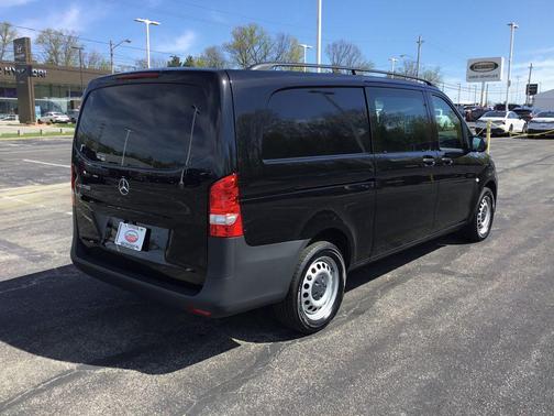 Obsidian Black Metallic 2022 Mercedes-Benz Metris Base