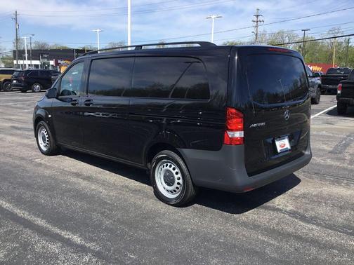 Obsidian Black Metallic 2022 Mercedes-Benz Metris Base