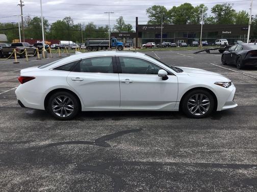 Wind Chill Pearl 2019 Toyota Avalon XLE