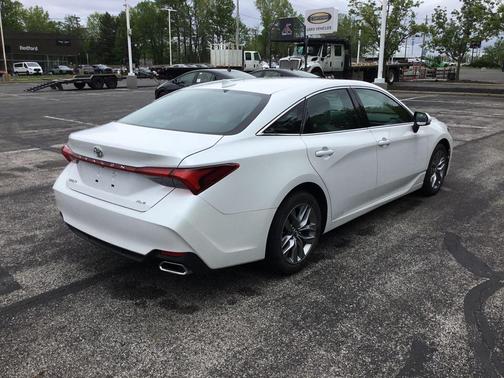Wind Chill Pearl 2019 Toyota Avalon XLE