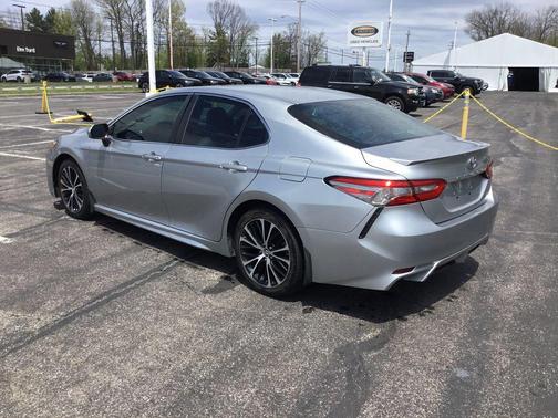 Celestial Silver Metallic 2018 Toyota Camry SE