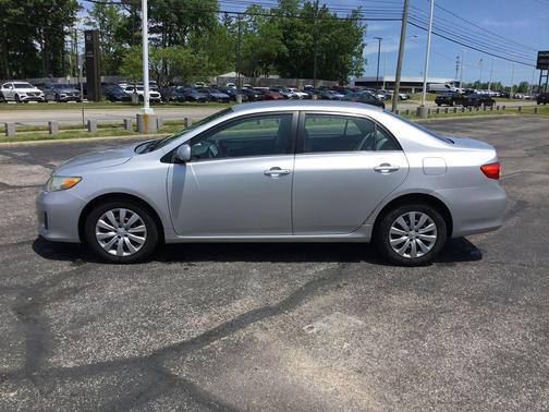 Classic Silver Metallic 2013 Toyota Corolla LE