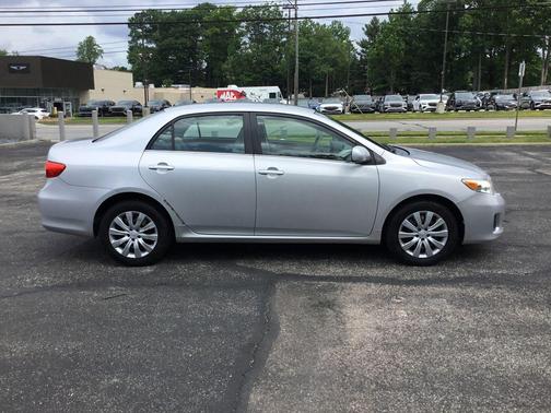 Classic Silver Metallic 2013 Toyota Corolla LE