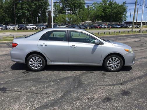 Classic Silver Metallic 2013 Toyota Corolla LE
