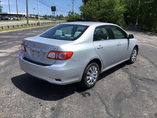 Classic Silver Metallic 2013 Toyota Corolla LE