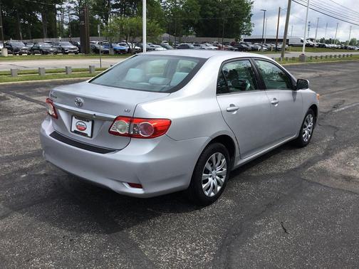 Classic Silver Metallic 2013 Toyota Corolla LE