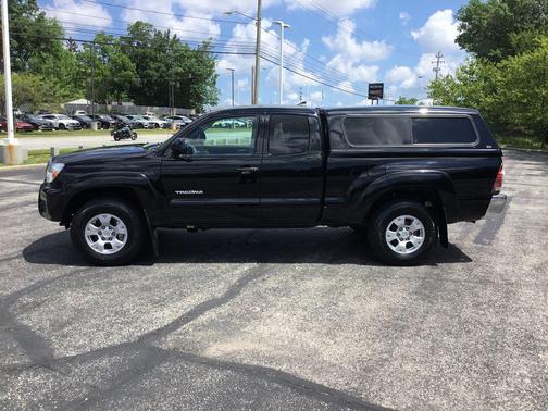 Black 2015 Toyota Tacoma SR5