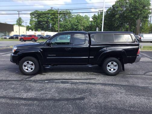 Black 2015 Toyota Tacoma SR5