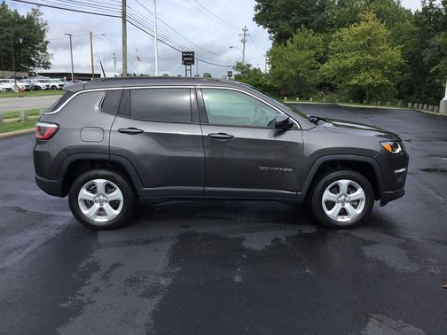 Granite Crystal Metallic Clearcoat 2018 Jeep Compass Latitude