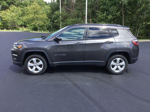 Granite Crystal Metallic Clearcoat 2018 Jeep Compass Latitude