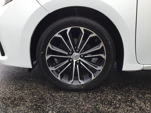 Super White 2016 Toyota Corolla S Plus