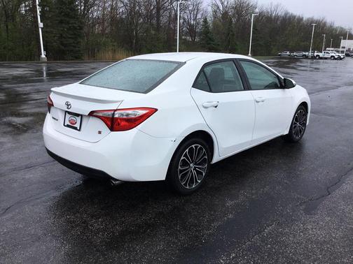 Super White 2016 Toyota Corolla S Plus