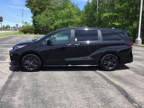 Midnight Black Metallic 2025 Toyota Sienna XSE 7 Passenger