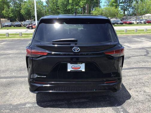 Midnight Black Metallic 2025 Toyota Sienna XSE 7 Passenger