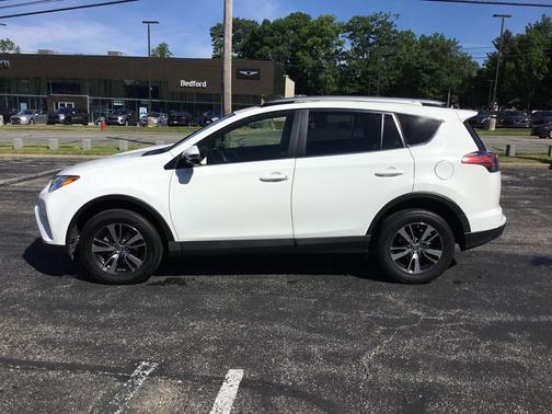 Super White 2018 Toyota RAV4 XLE