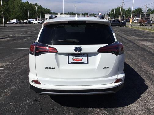 Super White 2018 Toyota RAV4 XLE
