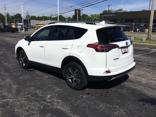 Super White 2018 Toyota RAV4 XLE