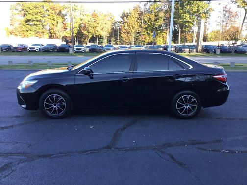 Midnight Black Metallic 2016 Toyota Camry LE