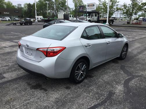 Classic Silver Metallic 2016 Toyota Corolla LE Plus